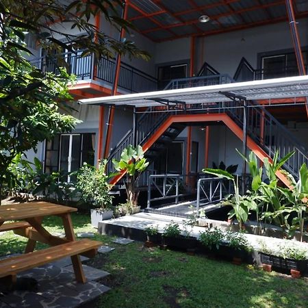 Ndalem Sorogenen Guesthouse Yogyakarta Luaran gambar